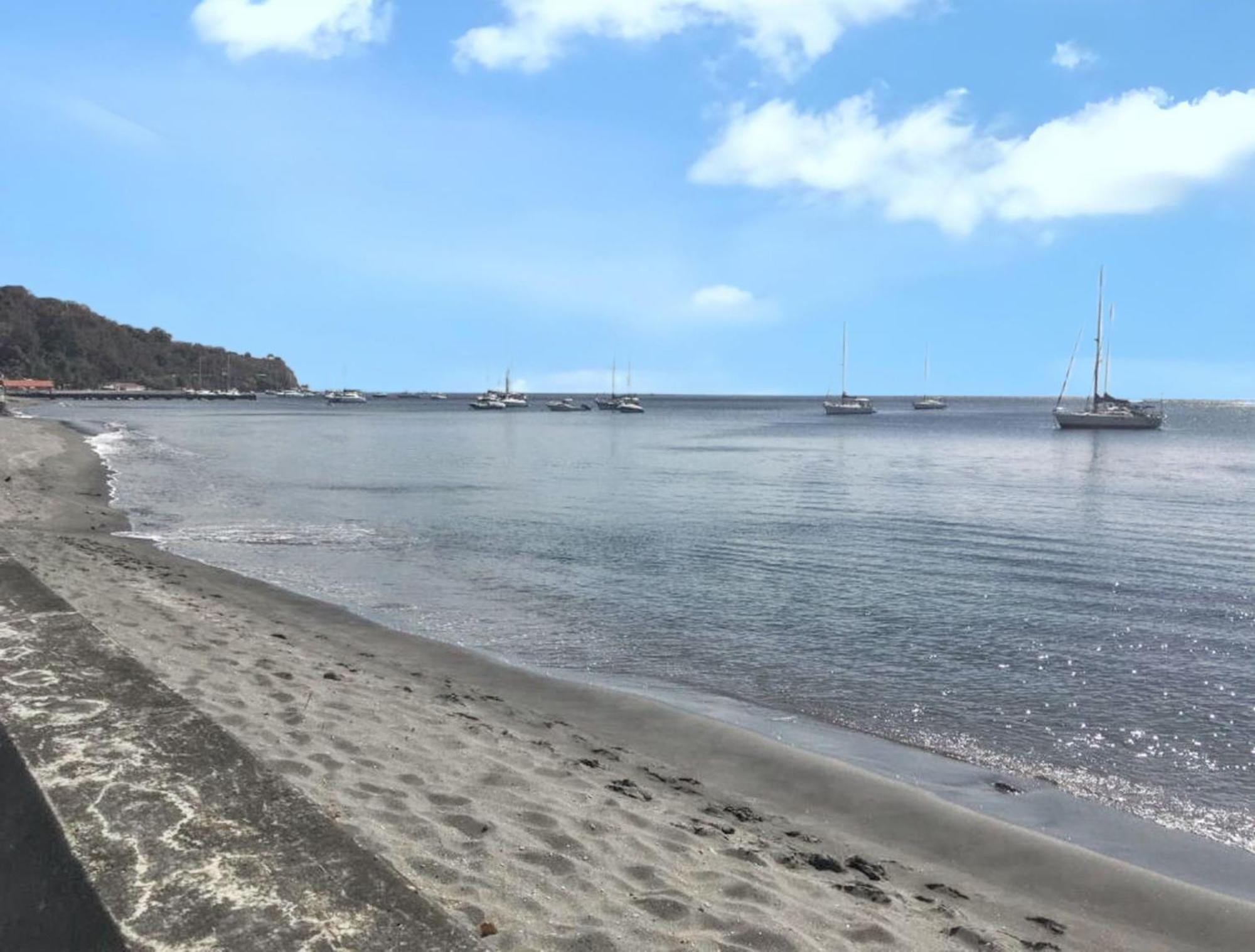Maison De Charme A Saint-Pierre Avec Vue Sur Mer Et Montagne Экстерьер фото