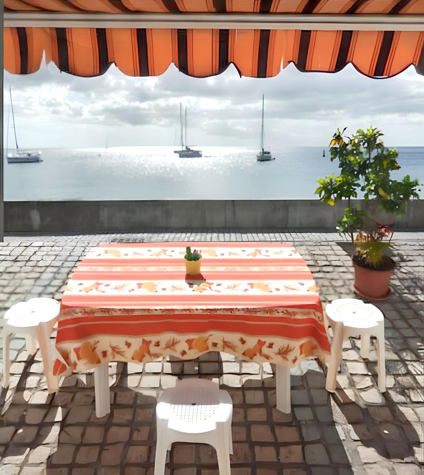 Maison De Charme A Saint-Pierre Avec Vue Sur Mer Et Montagne Экстерьер фото